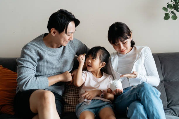 cara mendidik anak punya pendirian, tips parenting anak kritis, anak tidak mudah terbawa arus, membangun rasa percaya diri anak, cara menolak dengan sopan, anak berani berkata tidak